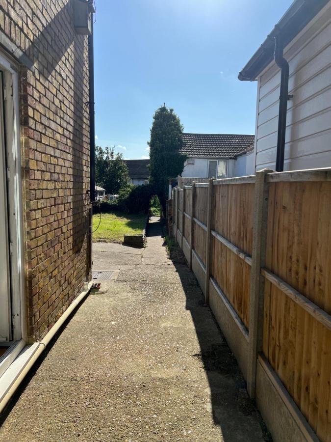 Crown Road Apartment Sittingbourne Exterior photo